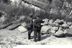 Österreich, Konzentrationslager Mauthausen, Offiziere der Waffen-SS im Steinbruch Gusen oder Mauthausen